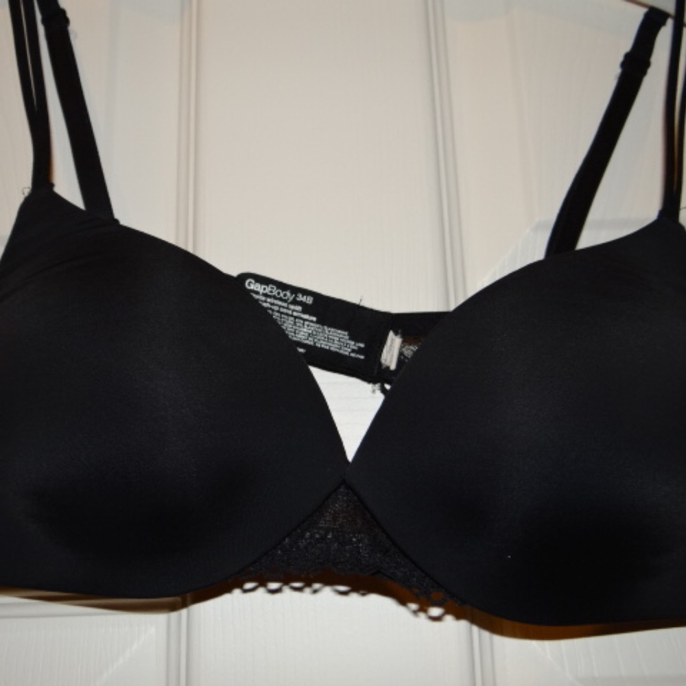 GapBody favorite wireless uplift bra.  Black 34B